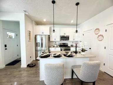 Main picture of 6686 W Leander Dr