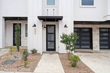Main picture of 12001 Vista Parke Dr