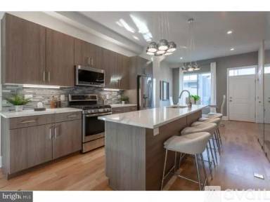 Main picture of 1026 Hyde St
