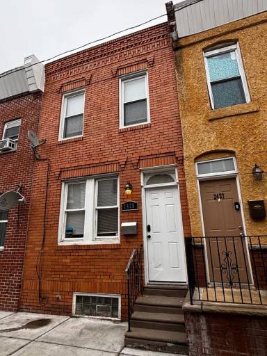 Main picture of 2425 S Darien St