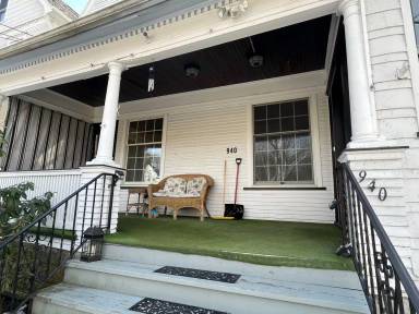 Main picture of 940 Woodlawn St