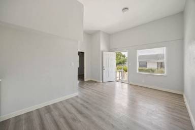Main picture of 1007 W Saint Charles St