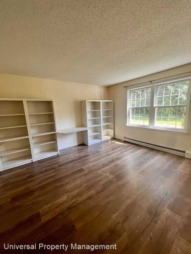 Main picture of 916 Springbrook Cir