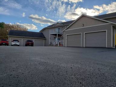 Main picture of 650 W Blackhawk Dr