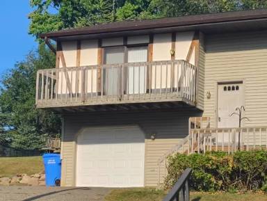 Main picture of 700 Iroquois Ct