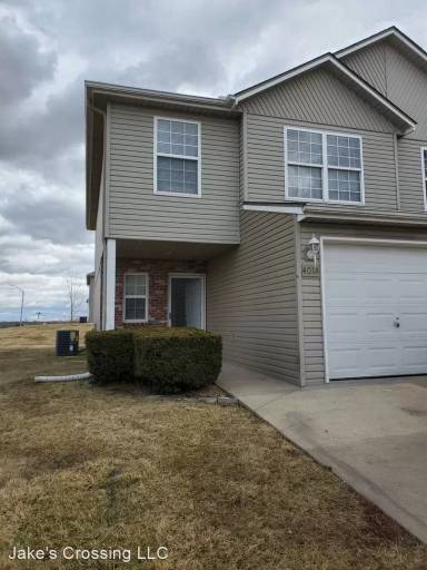 Main picture of 401 SE Oak Ridge Dr
