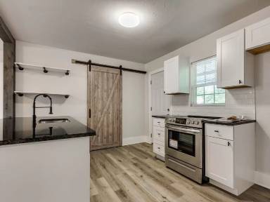 Main picture of 630 E Comanche St