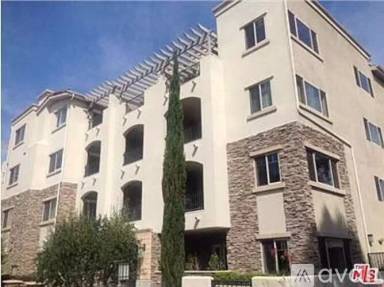 Main picture of 1420 S Bundy Dr