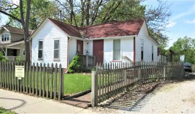 Main picture of 208 W Maple St