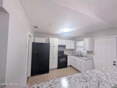 Main picture of 1739 Cesery Blvd