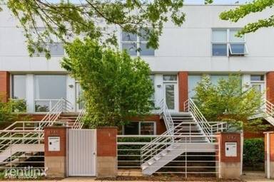 Main picture of 1745 W Wellington Ave