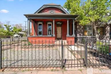 Main picture of 1103 Lipan St