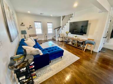 Main picture of 3 Conn St