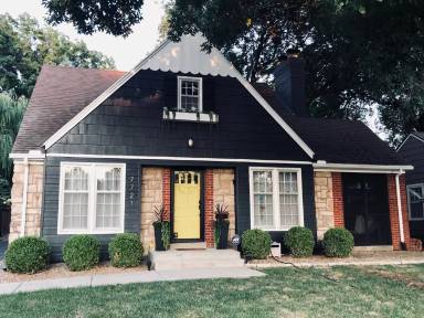 Main picture of 7721 Ward Parkway Plz