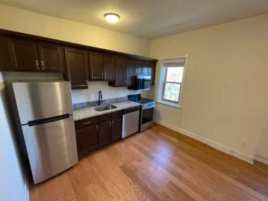 Main picture of 33 S Lake Ave