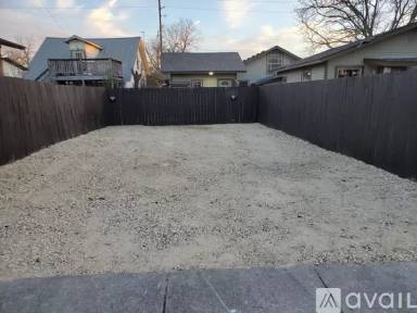 Main picture of 1923 W Poplar St