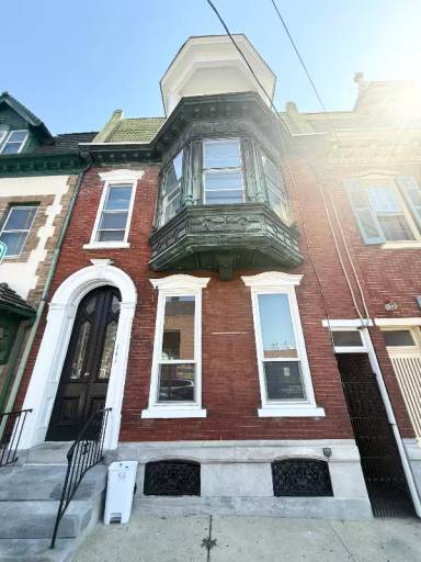 Main picture of 141 N 8th St