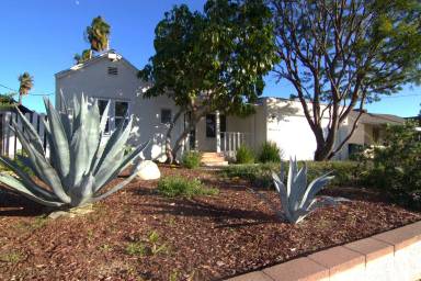 Main picture of 8806 Haskell Ave