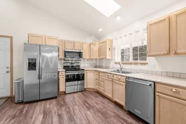 Main picture of 909 E 1st Ave