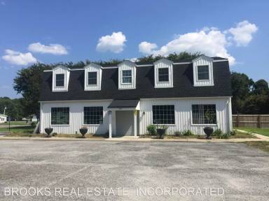 Main picture of 7417 Richmond Rd