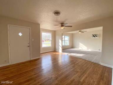 Main picture of 413 E Hampton Rd