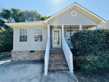 Main picture of 736 N Holly St