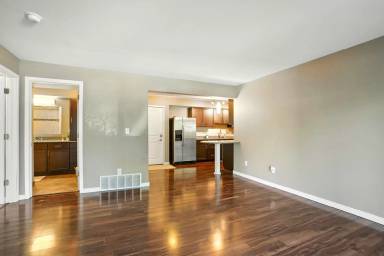 Main picture of 1000 Oakcrest St