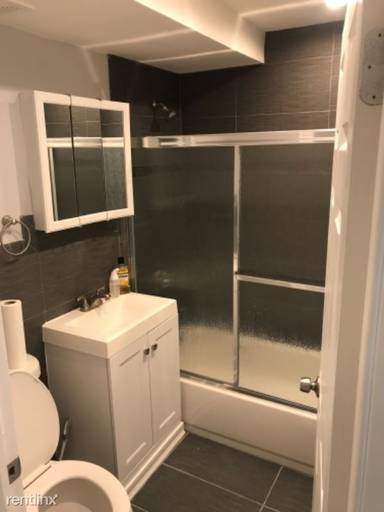 Main picture of 1025 E 226th St