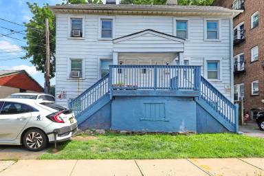 Main picture of 118 Lenox Ave