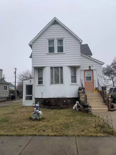 Main picture of 994 Elm St
