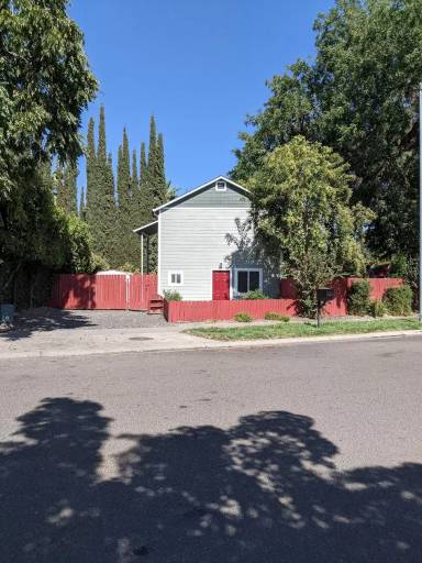 Main picture of 1410 Greenwich Dr