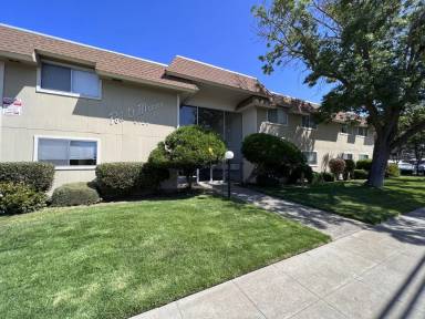 Main picture of 2727 Marina Blvd