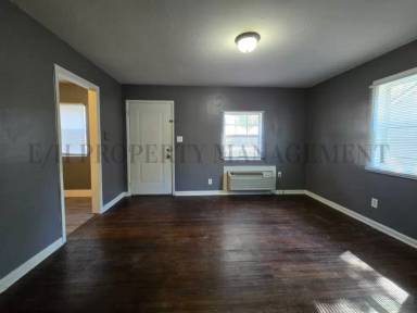 Main picture of 817 S Terrace Dr
