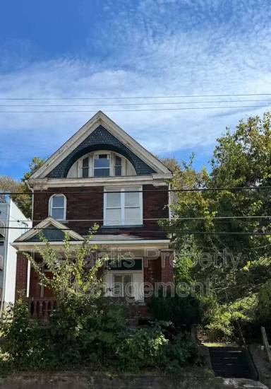 Main picture of 540 W 7th Ave