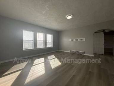 Main picture of 723 Ella St