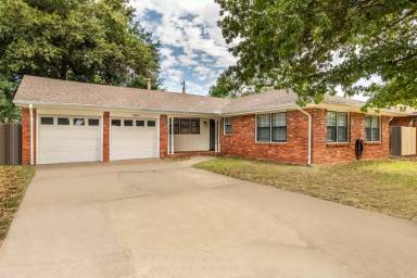 Main picture of 2621 Abbey Rd