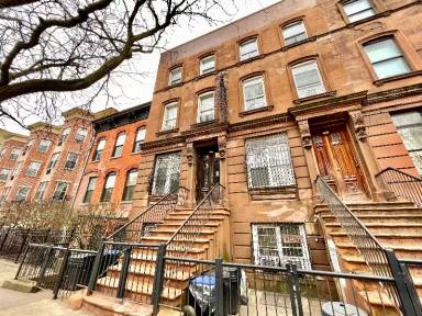 Main picture of 326 E 120th St