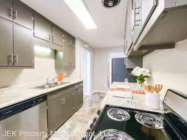 Main picture of 1006 W Badger Rd