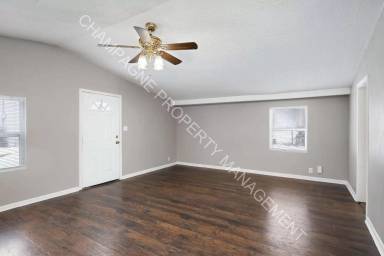 Main picture of 936 W 42nd St
