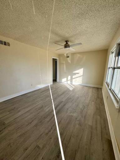Main picture of 207 W 65th Pl N