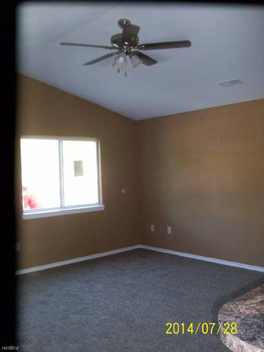 Main picture of 2417 S Saint Clair Ave