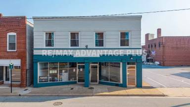 Main picture of 118 W 3rd St