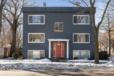 Main picture of 423 W 31st St
