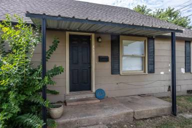 Main picture of 411 N 6th St