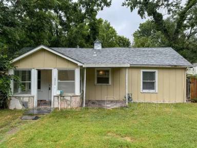 Main picture of 2315 S Hawthorne Ave