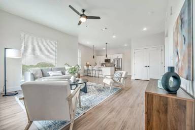 Main picture of 7291 Elm St