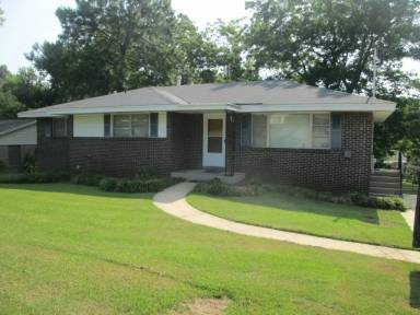 Main picture of 825 Joryne Dr