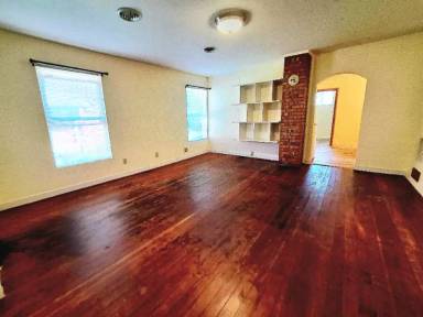 Main picture of 237 E Broadway St