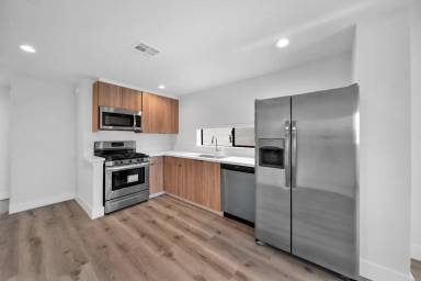 Main picture of 11508 1/2 Emelita St