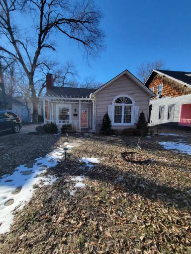 Main picture of 1233 N Forest Ave